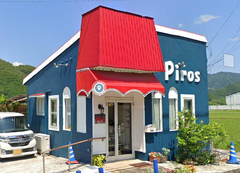 Piros exterior